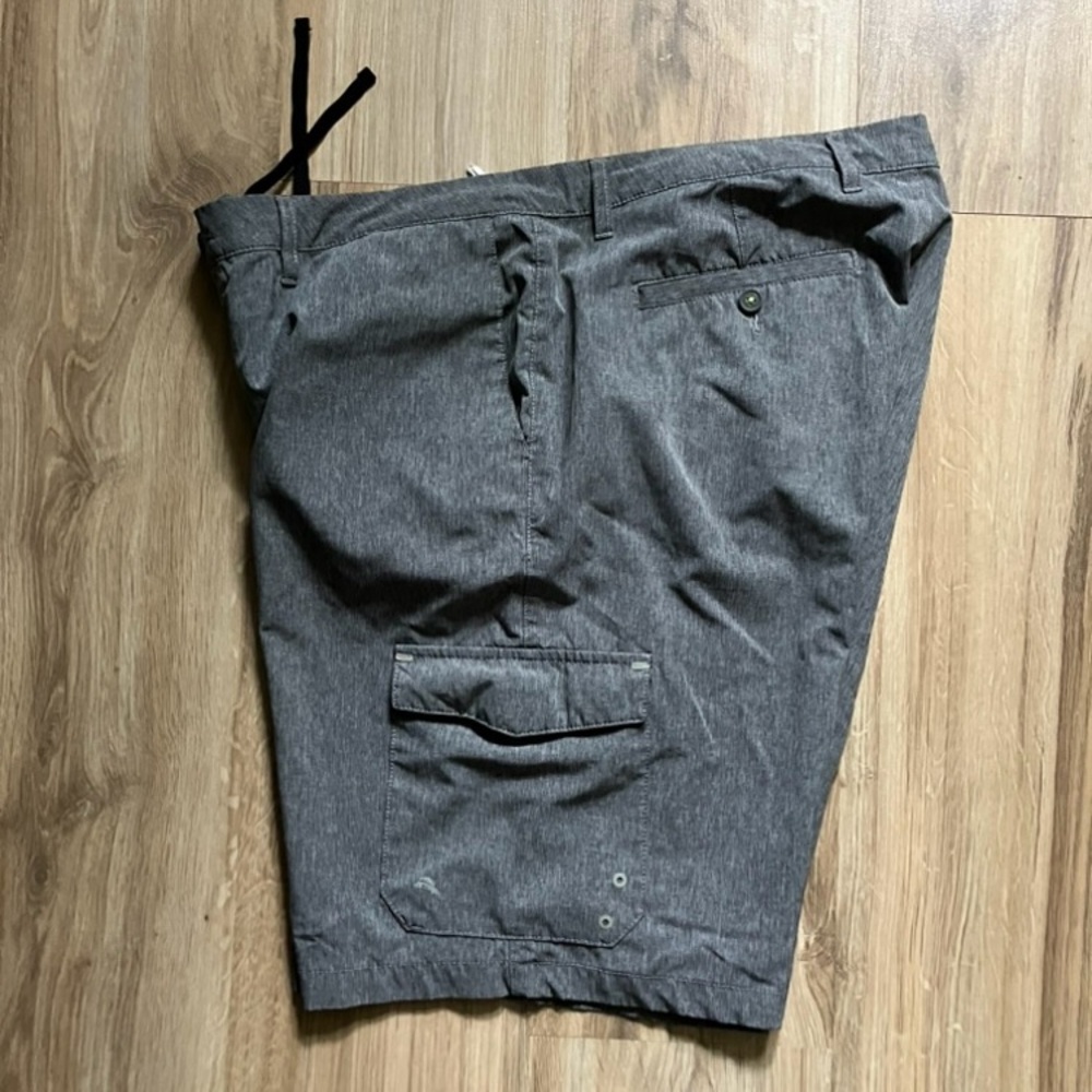 Tommy Bahama Island Active Performance Cargo Shorts - Picture 4 of 14